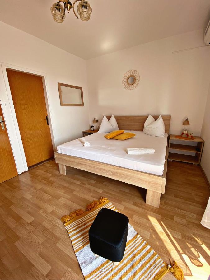 The Manzoni Family 5 Hotel Punat Bagian luar foto